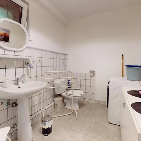 Parenthese A Apartment *